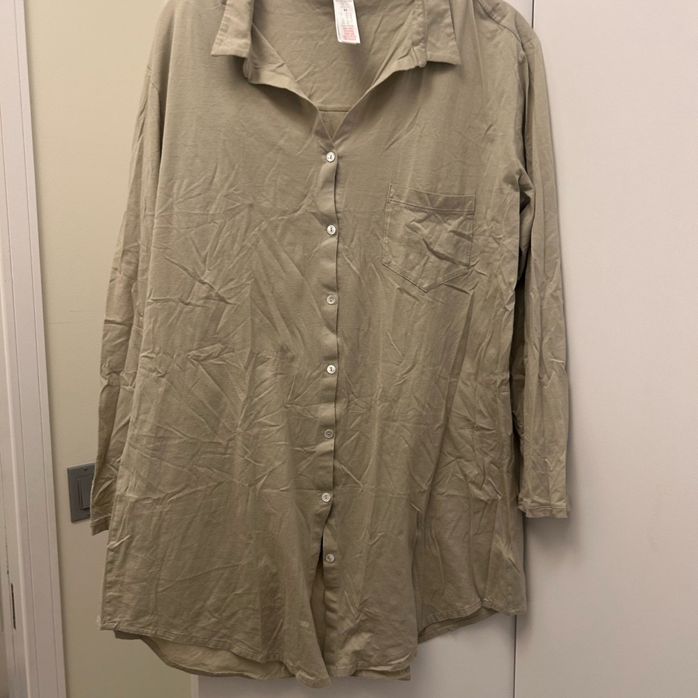 Hanro Long-Sleeve Button-Down night shirt in Olive Green